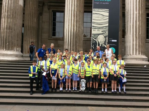 Group shot Year 4 Museum